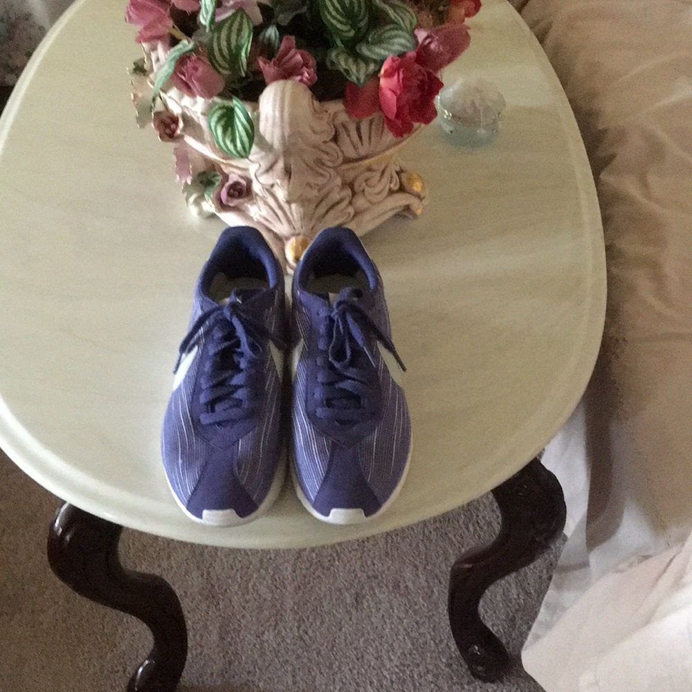 Nike tennis shoes